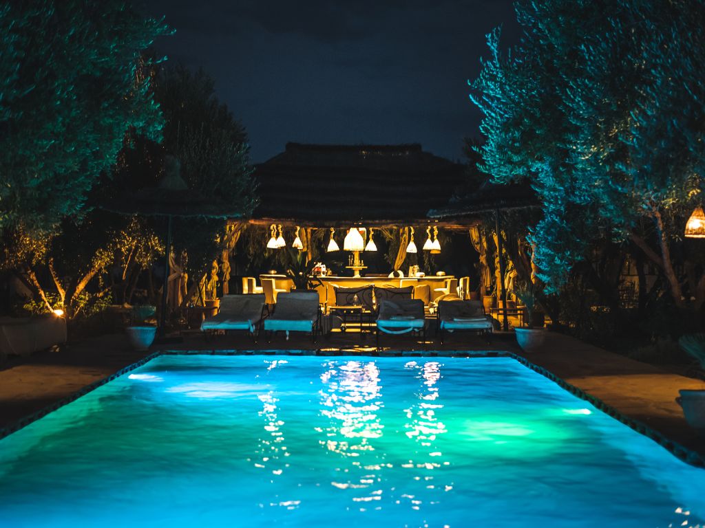 Unrivaled Entertainment: Fire Features, Seating, and More for Lavish Gatherings 4 pool outdoor bars